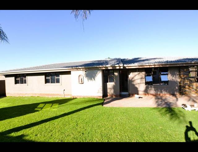 3 BEDROOM HOUSE FOR SALE IN HEUWELOORD